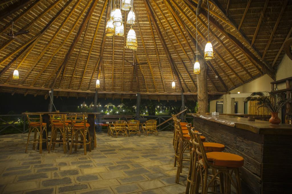 Sarang Wildlife Sanctuary Hotel Meghauli Bagian luar foto