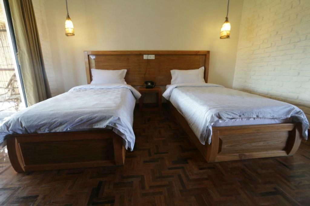 Sarang Wildlife Sanctuary Hotel Meghauli Bagian luar foto